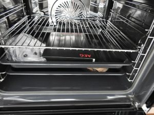 Cuptorul încorporat AEG BSE792320M